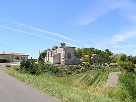 The church and surroundings in Étriac