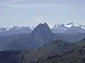 View from Gampenkogel of the mighty summit block of the Großer Rettenstein. Background: High Tauern and Großvenediger.