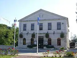 The town hall in Saint-Porchaire
